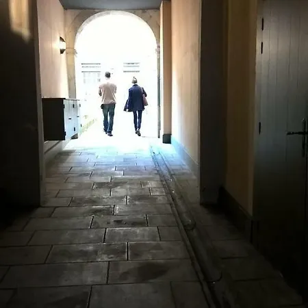 Ainsi Sonne Carca * Carcassonne